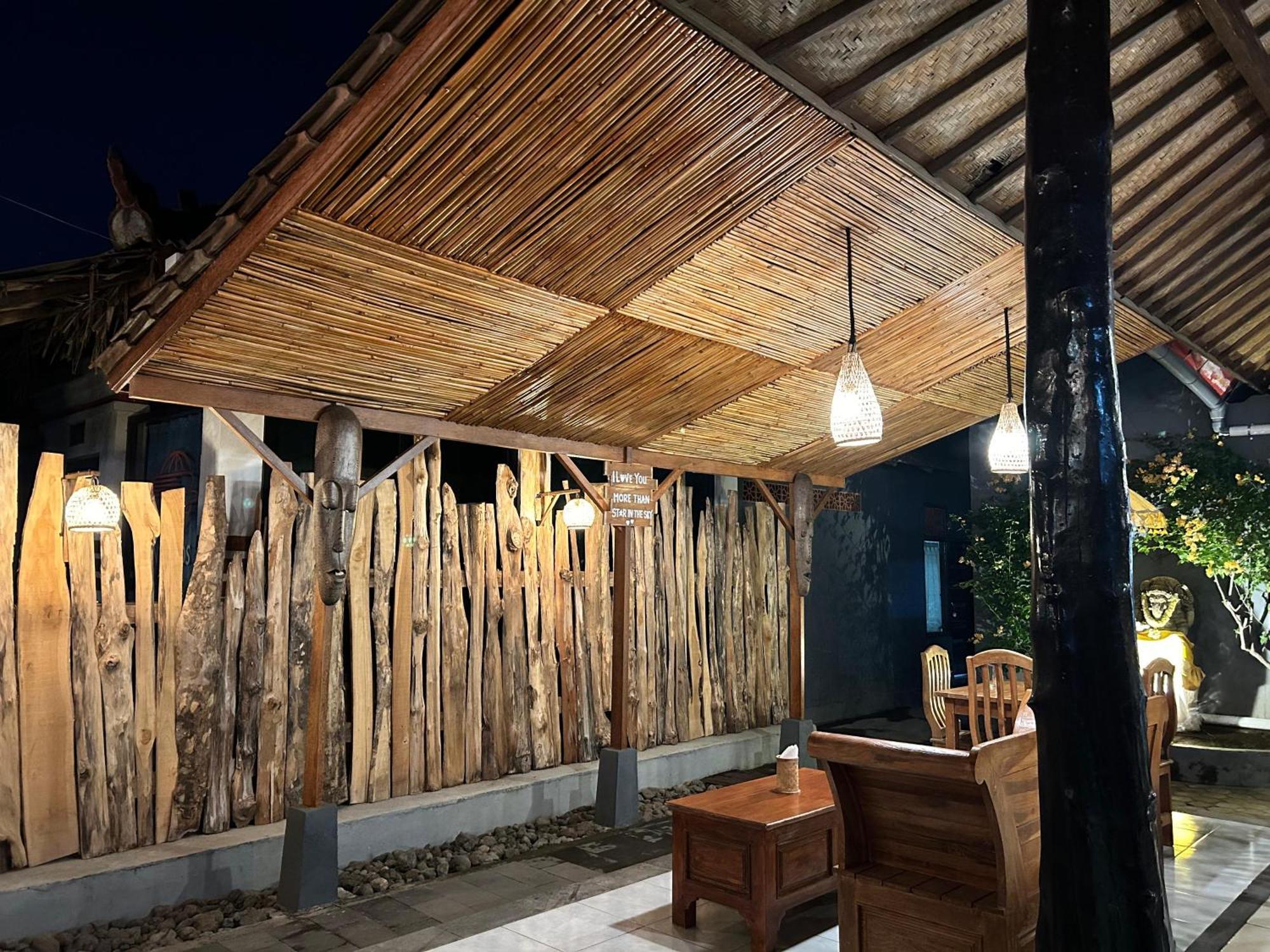 Badini Homestay Pemuteran Esterno foto